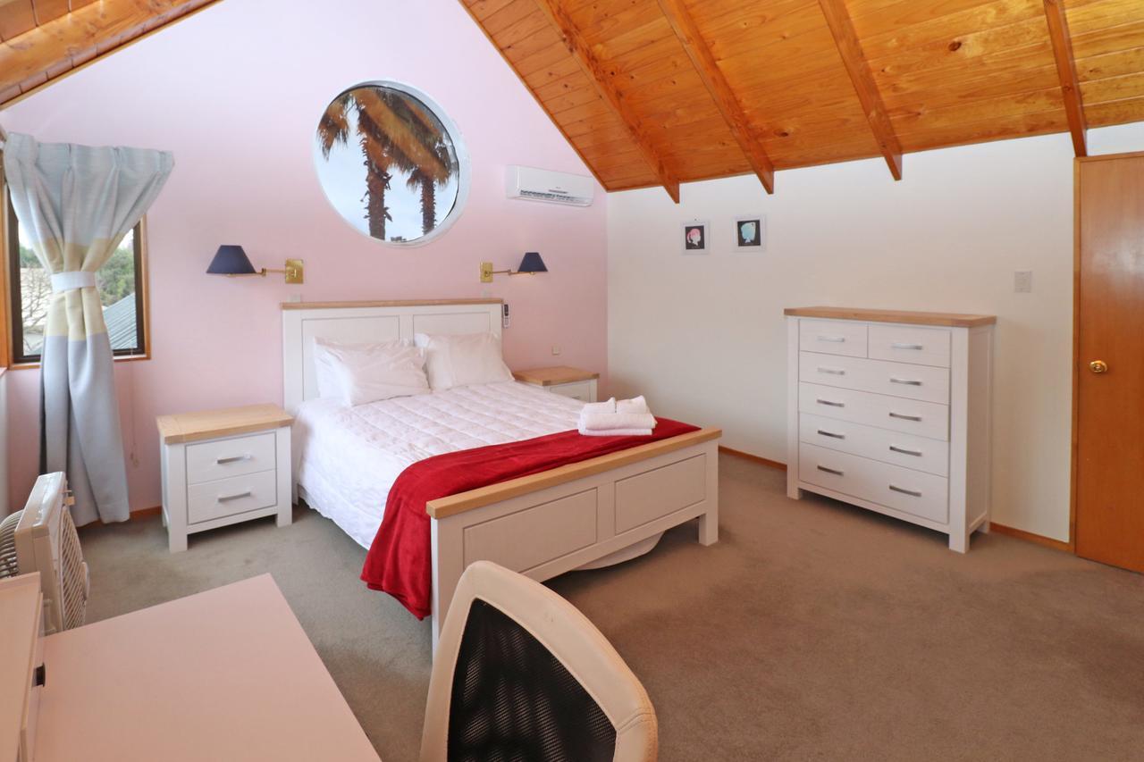 Quiet Family Home In Chedworth Hamilton Habitación foto